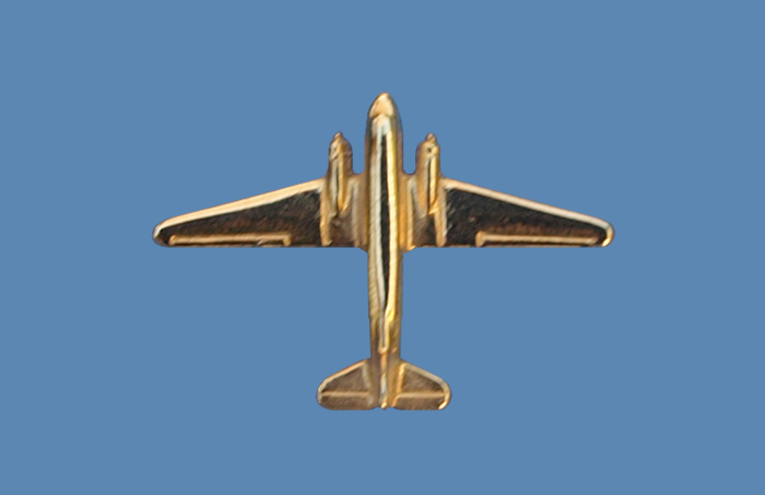 DC-3 fly med nål. Kr. 100,00